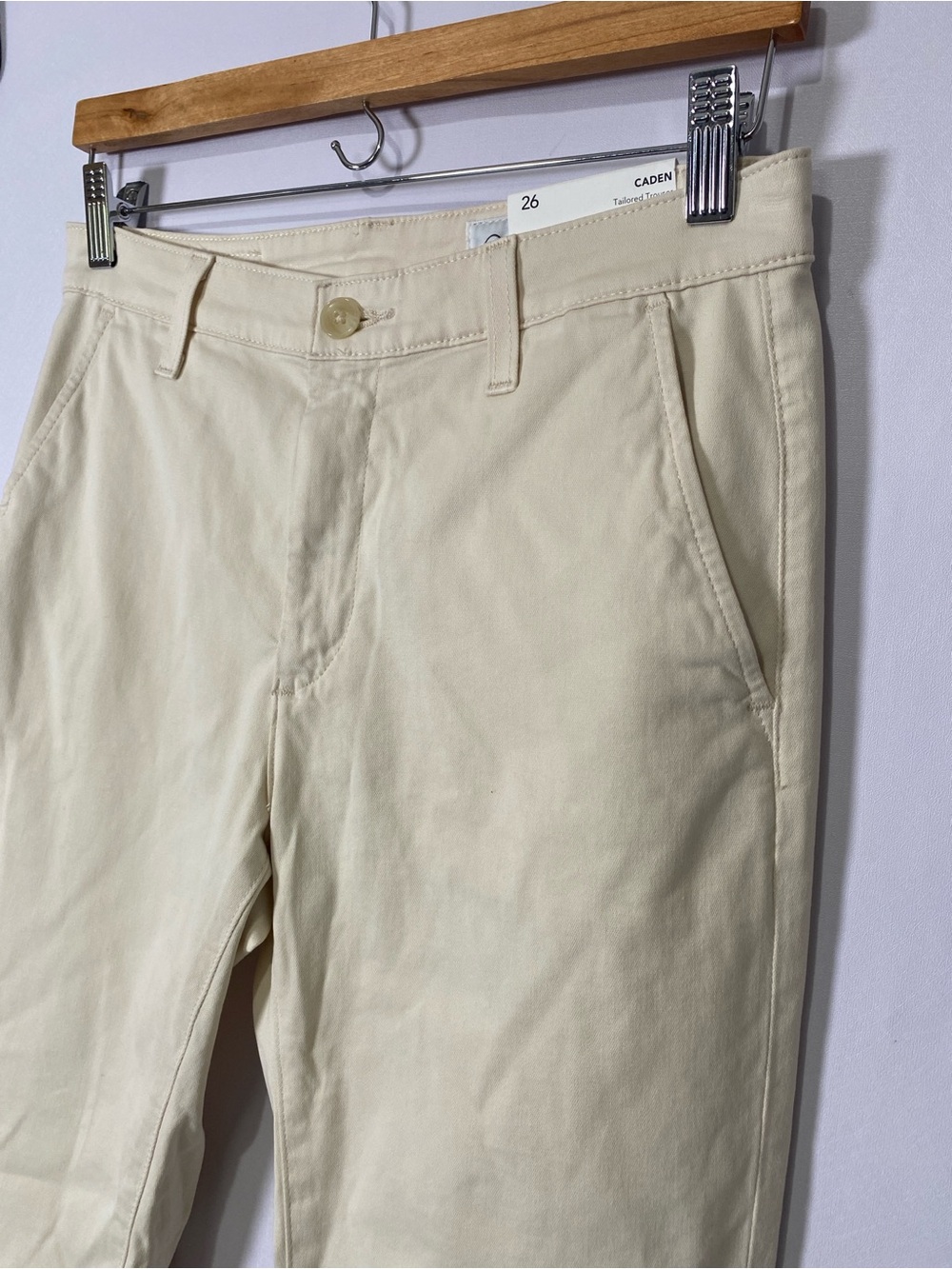 AG Caden Tailored Trouser Size 26 in White Cream Relaxed Fit Cropped Ankle NWT - Picture 3 of 12